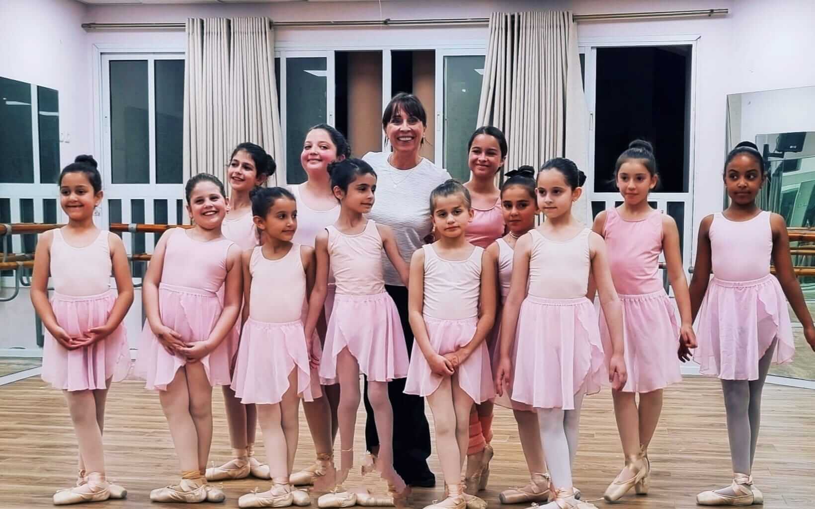 קבוצת טרום בלט – ילדות בגילאי 4 עד 6 לומדות את יסודות הבלט באשקלון